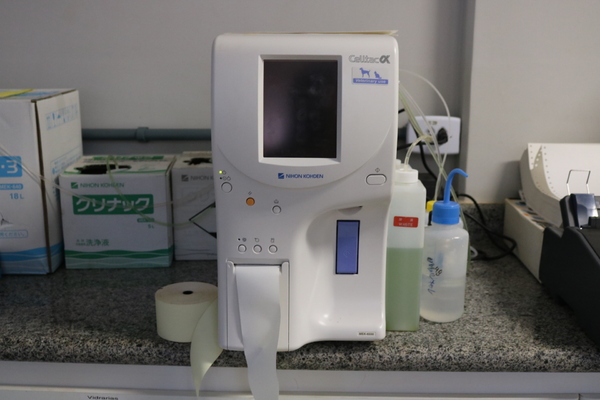 Analisador Hematológico marca Celltac Alpha, modelo MEK 6550